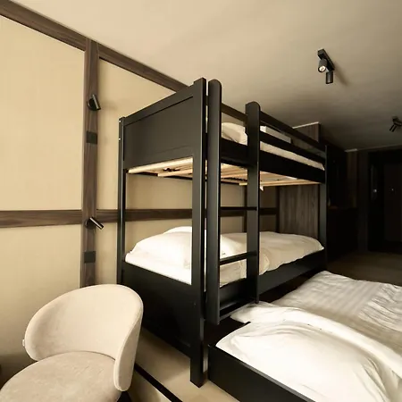 דירה Bunk Bed Room With Sofa Bed